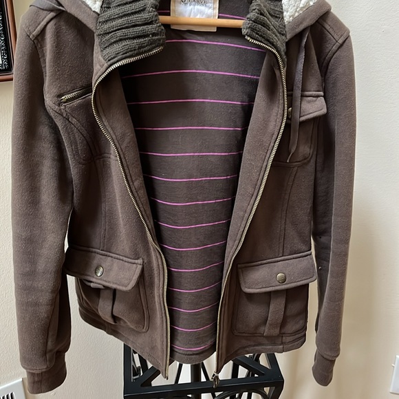 Carve Design hooded jacket. Fall weight. - Picture 4 of 5